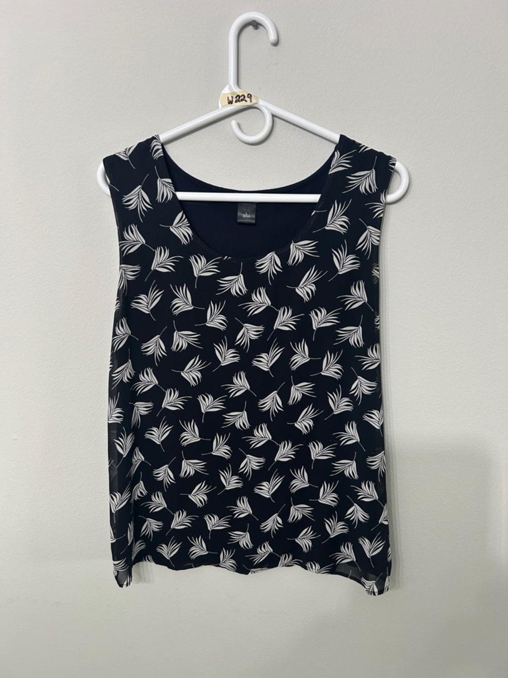 Women’s Ann Taylor Factory Sleeveless Blouse Large Navy w/ Tan